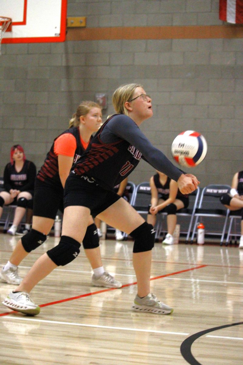 Keke hitting the ball over the net 
