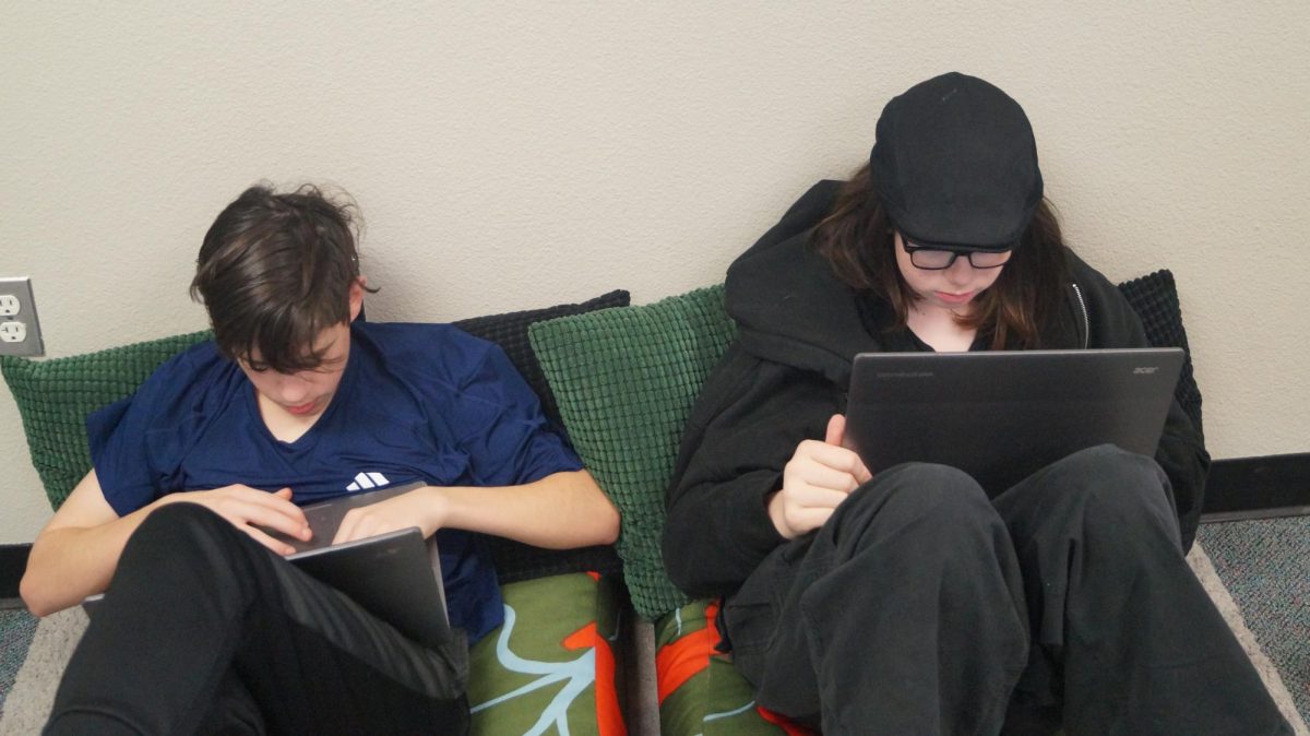 Teens focused on Screens!